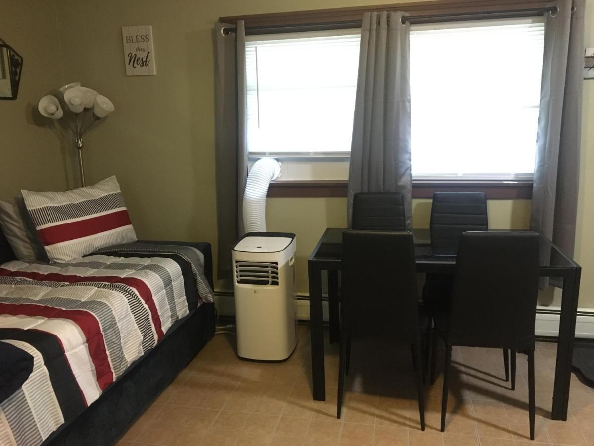 Home Away From Home, Recently Renovated North Troy エクステリア 写真