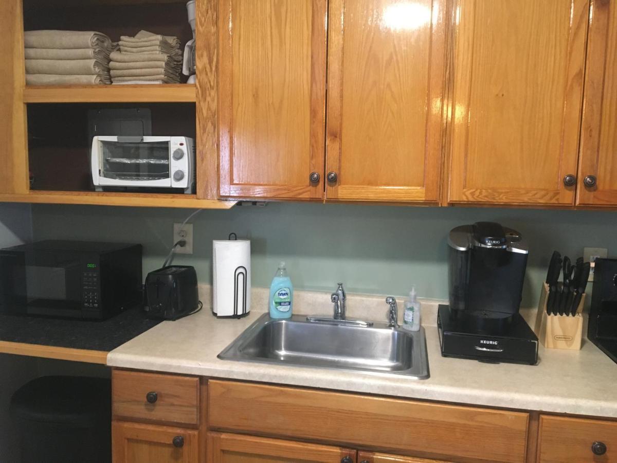 Home Away From Home, Recently Renovated North Troy エクステリア 写真