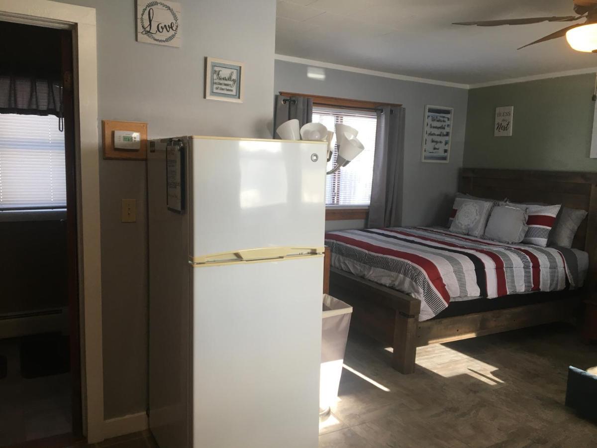 Home Away From Home, Recently Renovated North Troy エクステリア 写真