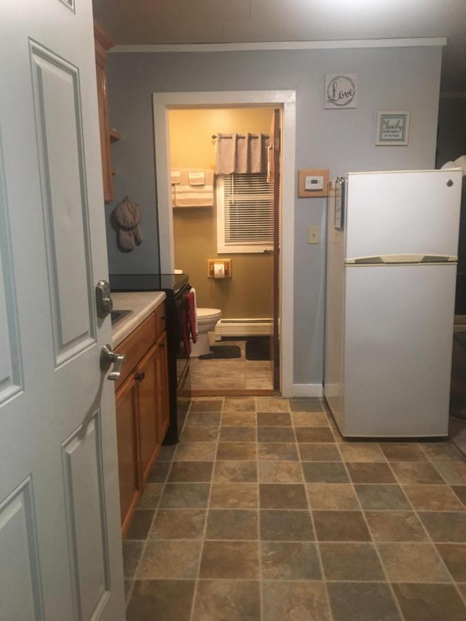 Home Away From Home, Recently Renovated North Troy エクステリア 写真