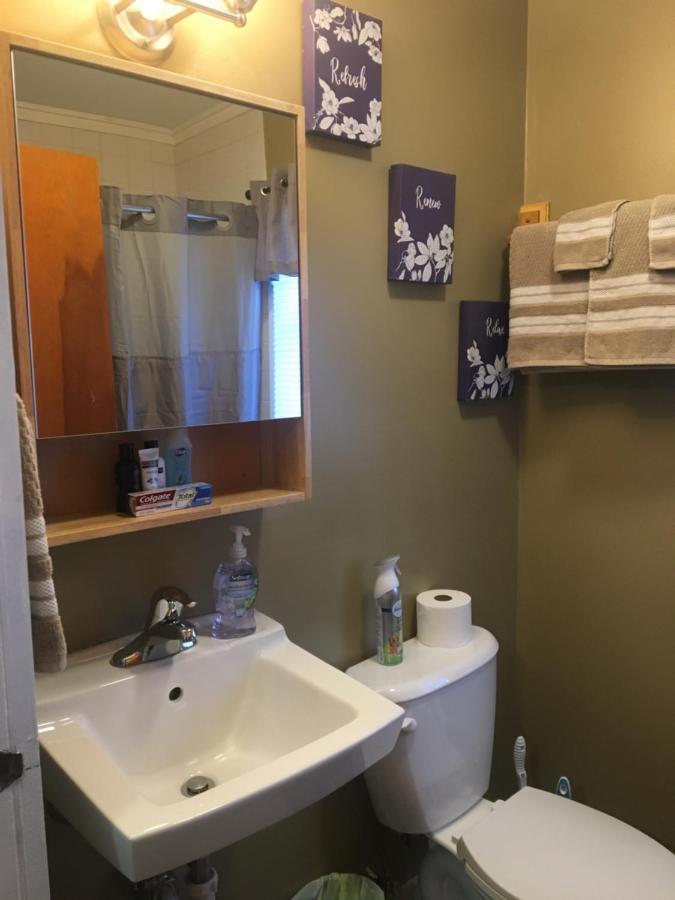 Home Away From Home, Recently Renovated North Troy エクステリア 写真