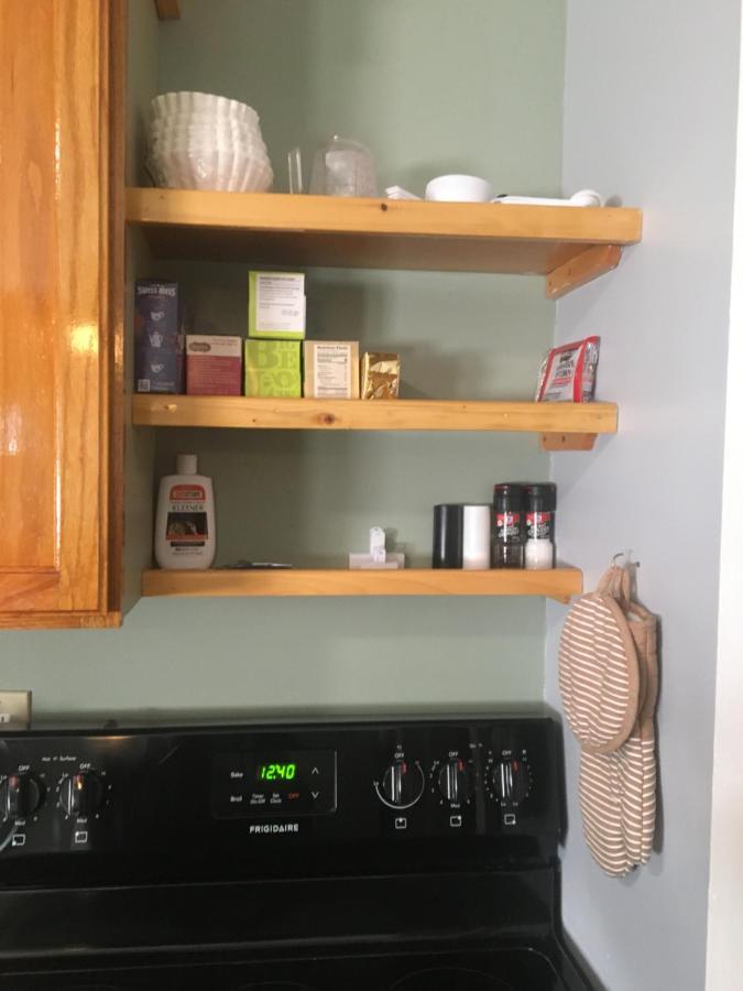 Home Away From Home, Recently Renovated North Troy エクステリア 写真