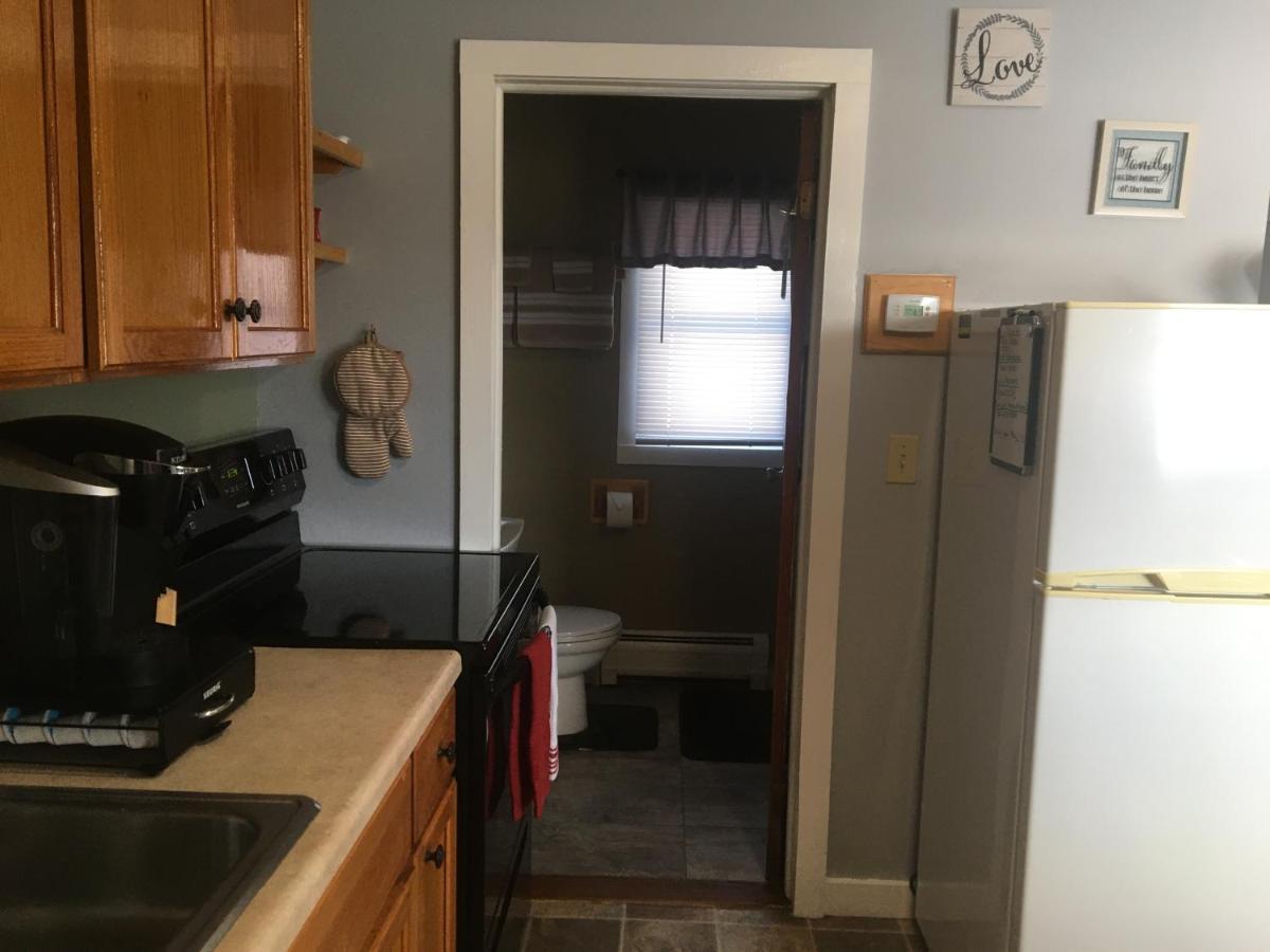 Home Away From Home, Recently Renovated North Troy エクステリア 写真