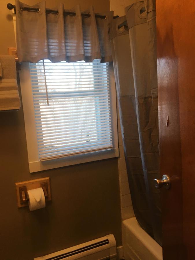 Home Away From Home, Recently Renovated North Troy エクステリア 写真