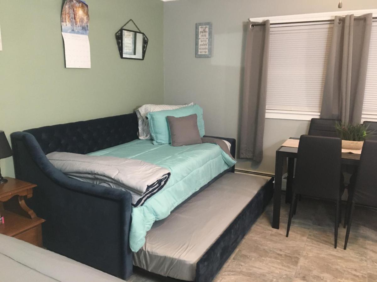 Home Away From Home, Recently Renovated North Troy エクステリア 写真