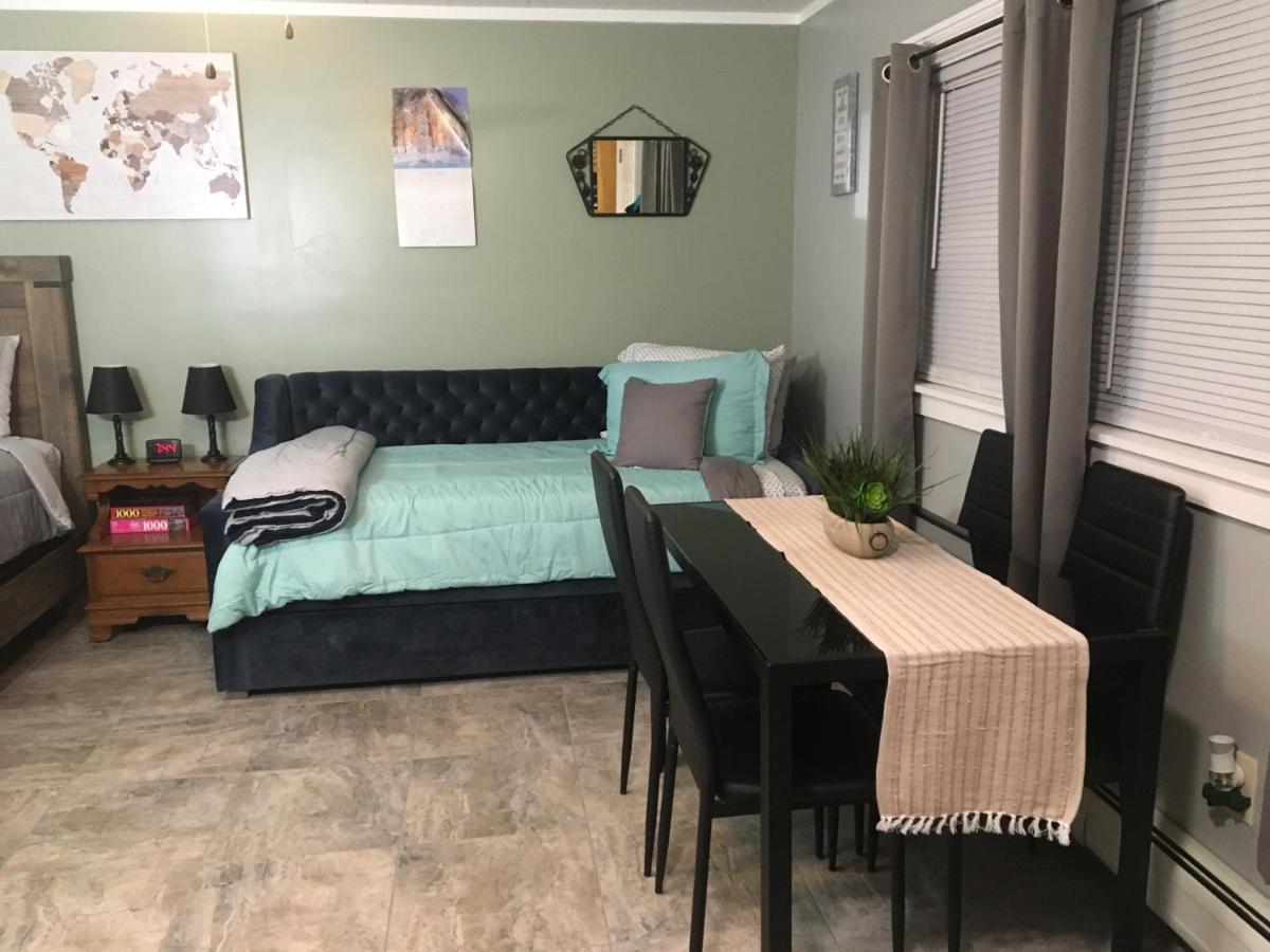 Home Away From Home, Recently Renovated North Troy エクステリア 写真